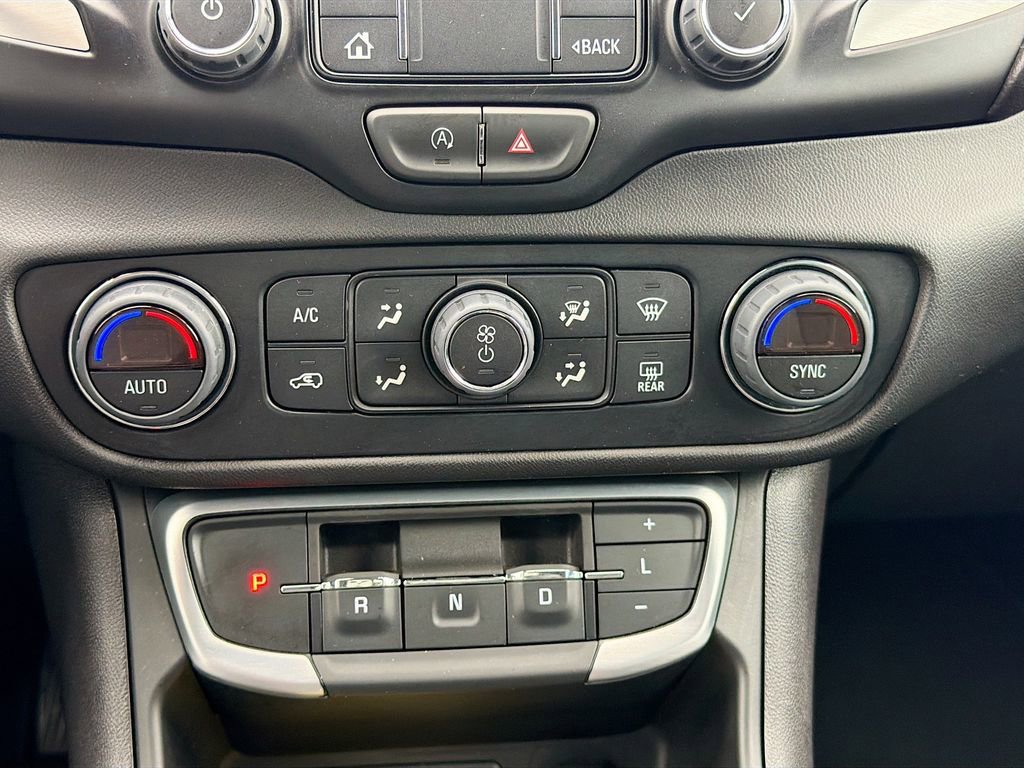 Used 2024 GMC Terrain SLT image 35