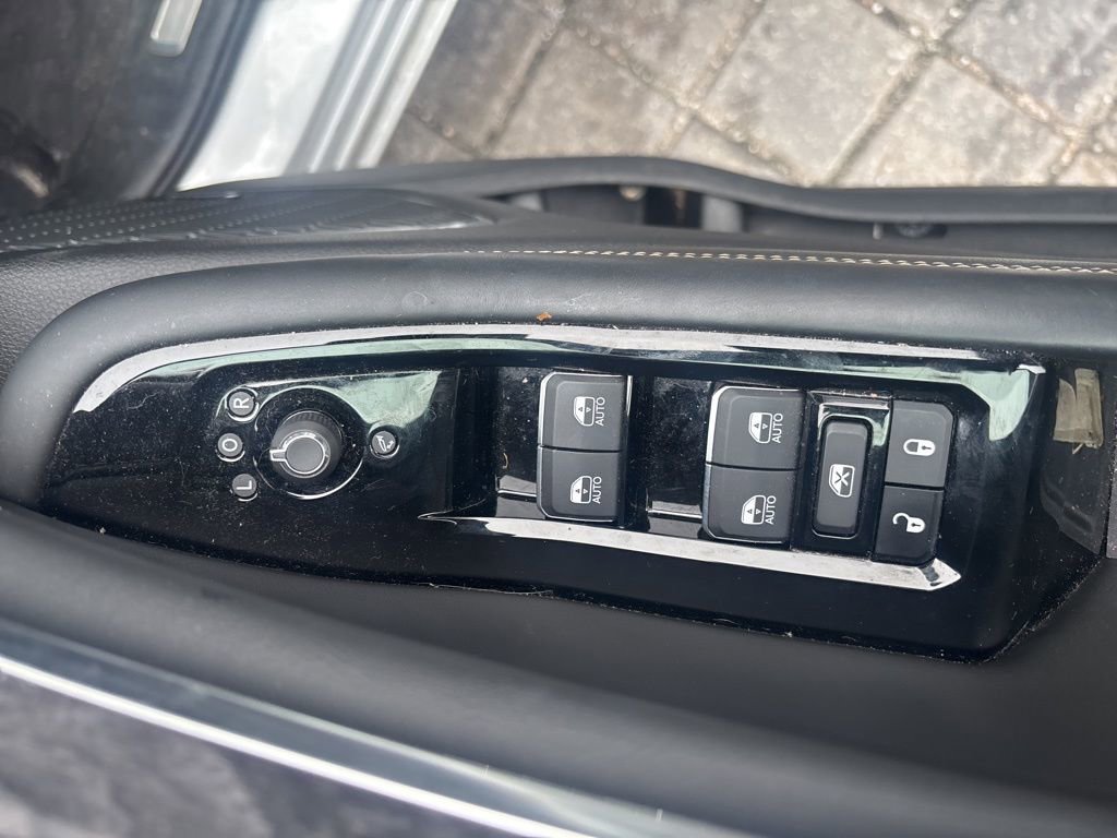 Used 2023 Jeep Grand Cherokee L Overland w/ Trailer Tow Group (B) image 11