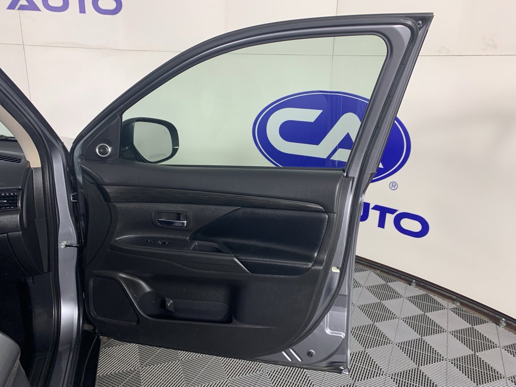 Used 2018 Mitsubishi Outlander SEL image 38