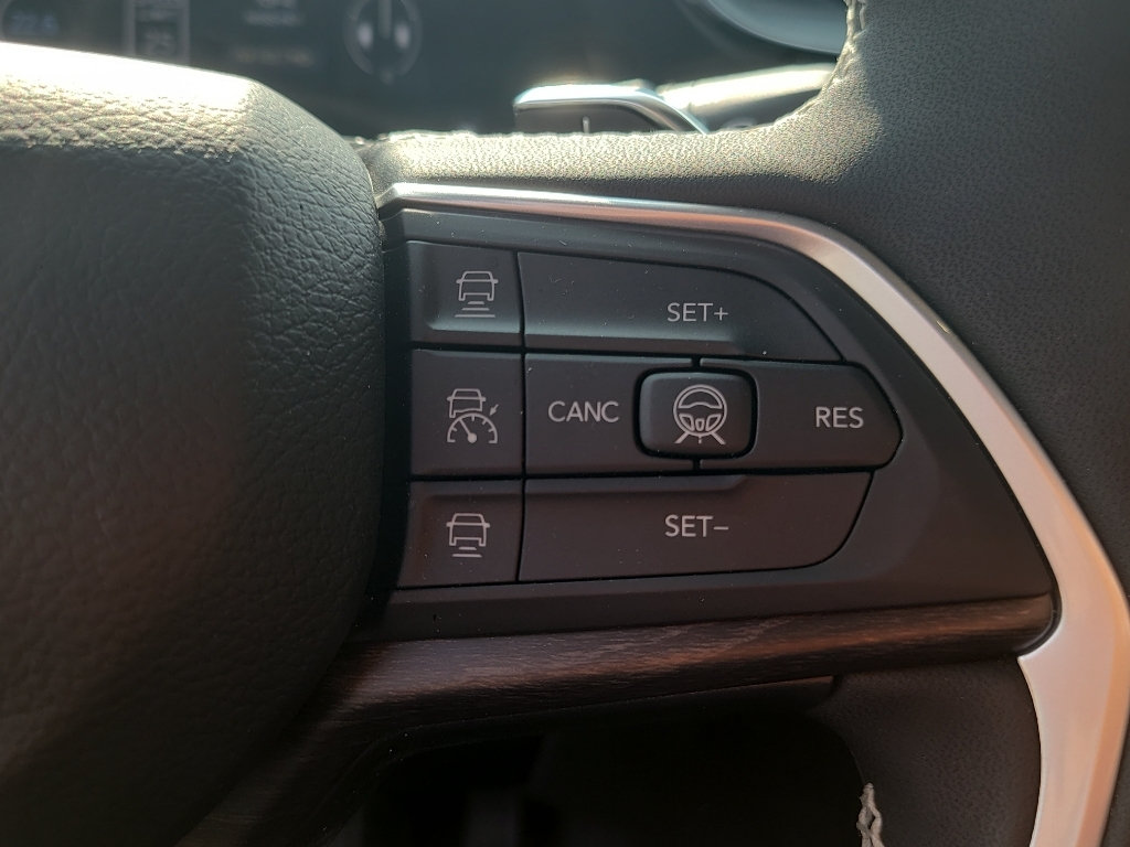 New 2026 Jeep Grand Cherokee Limited w/ Limited Altitude Package AWD/4WD image 34