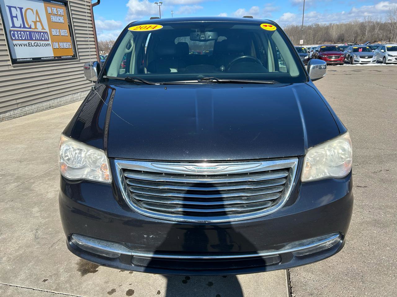 Used 2014 Chrysler Town & Country Touring-L w/ Driver Convenience Group image 2