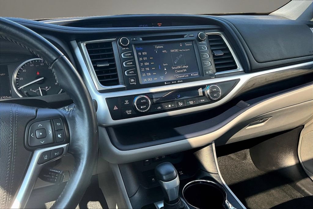 Used 2018 Toyota Highlander Limited Platinum AWD/4WD image 9