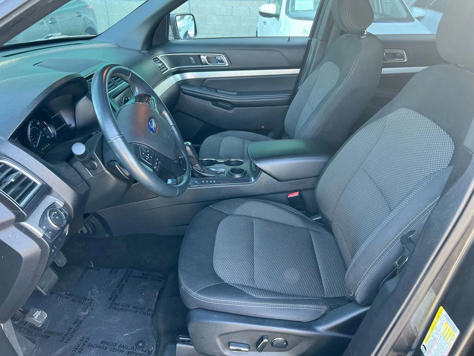 Used 2017 Ford Explorer XLT w/ Equipment Group 201A FWD image 9
