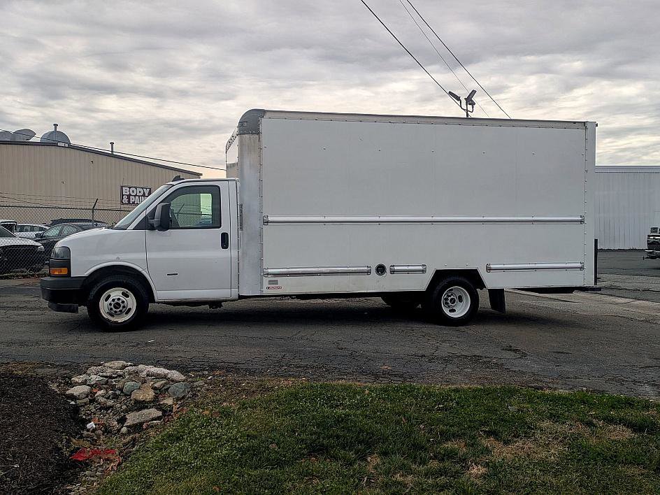 Used 2018 GMC Savana 3500 Extended w/ Driver Convenience Package image 8