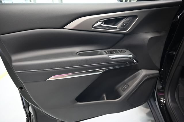 New 2027 Chevrolet Traverse LT w/ LPO, Floor Liner Package FWD image 26