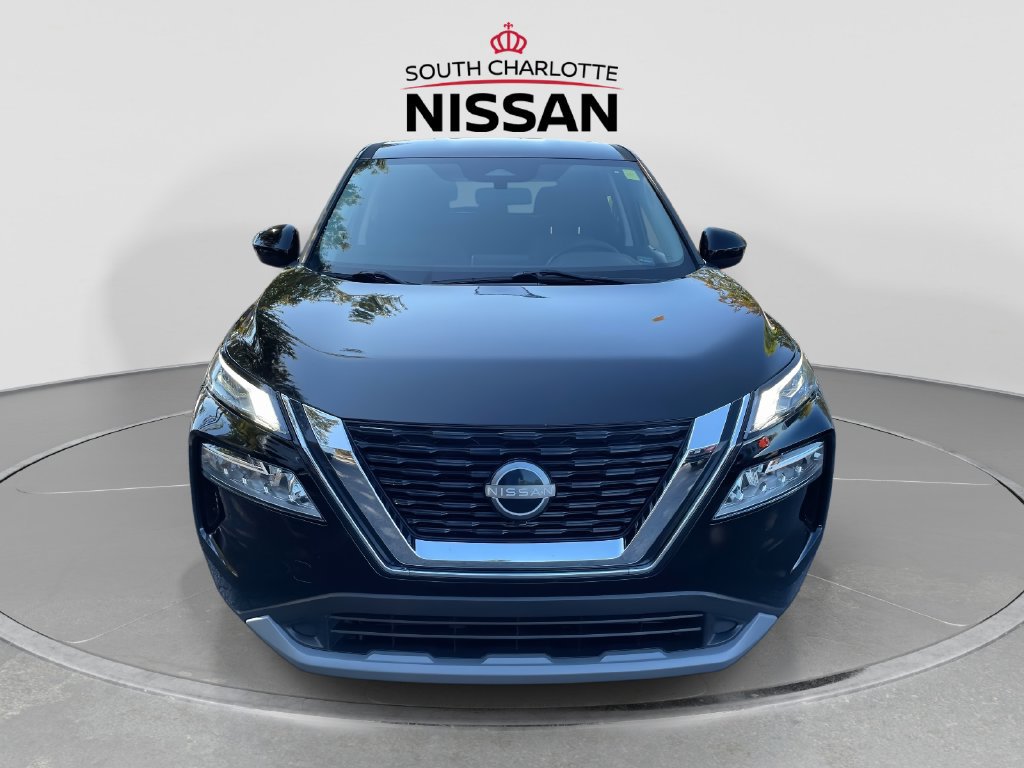 Used 2023 Nissan Rogue SV FWD image 2