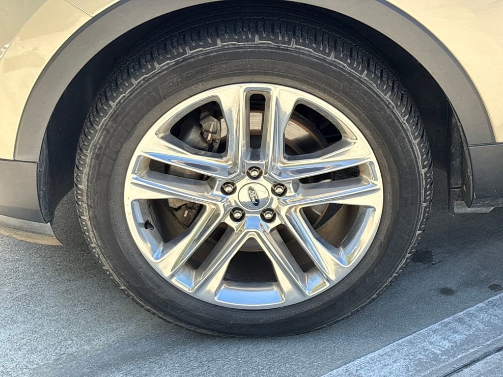 Used 2017 Ford Explorer XLT w/ Equipment Group 202A image 11