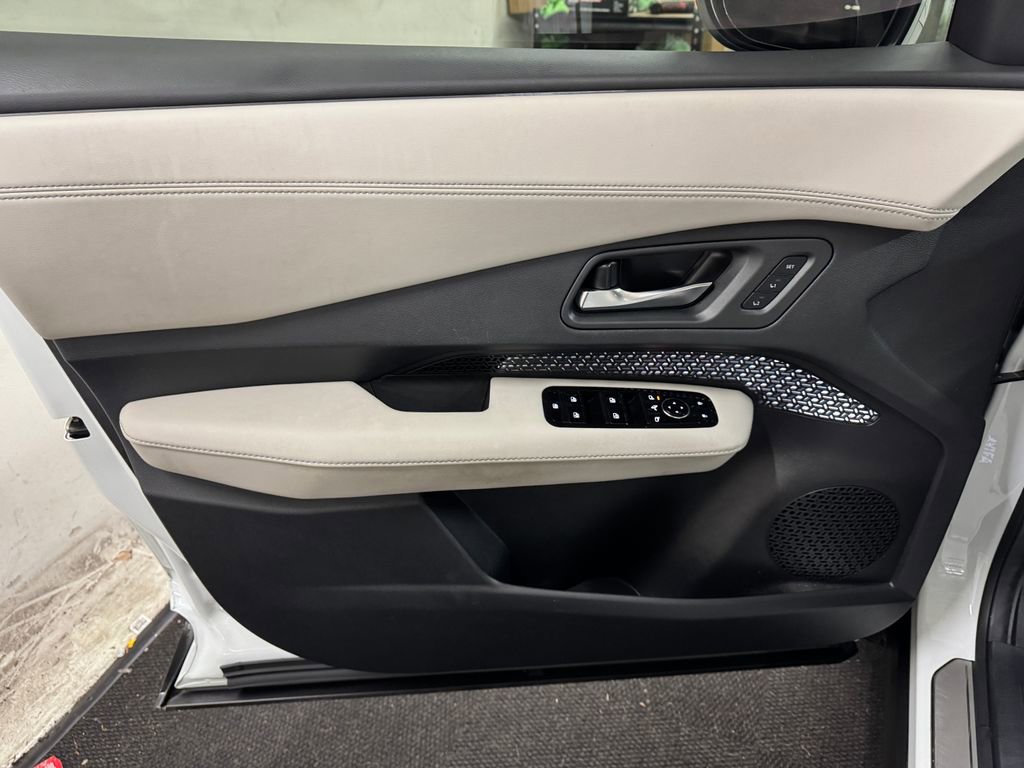 Used 2024 Nissan Ariya FWD image 14