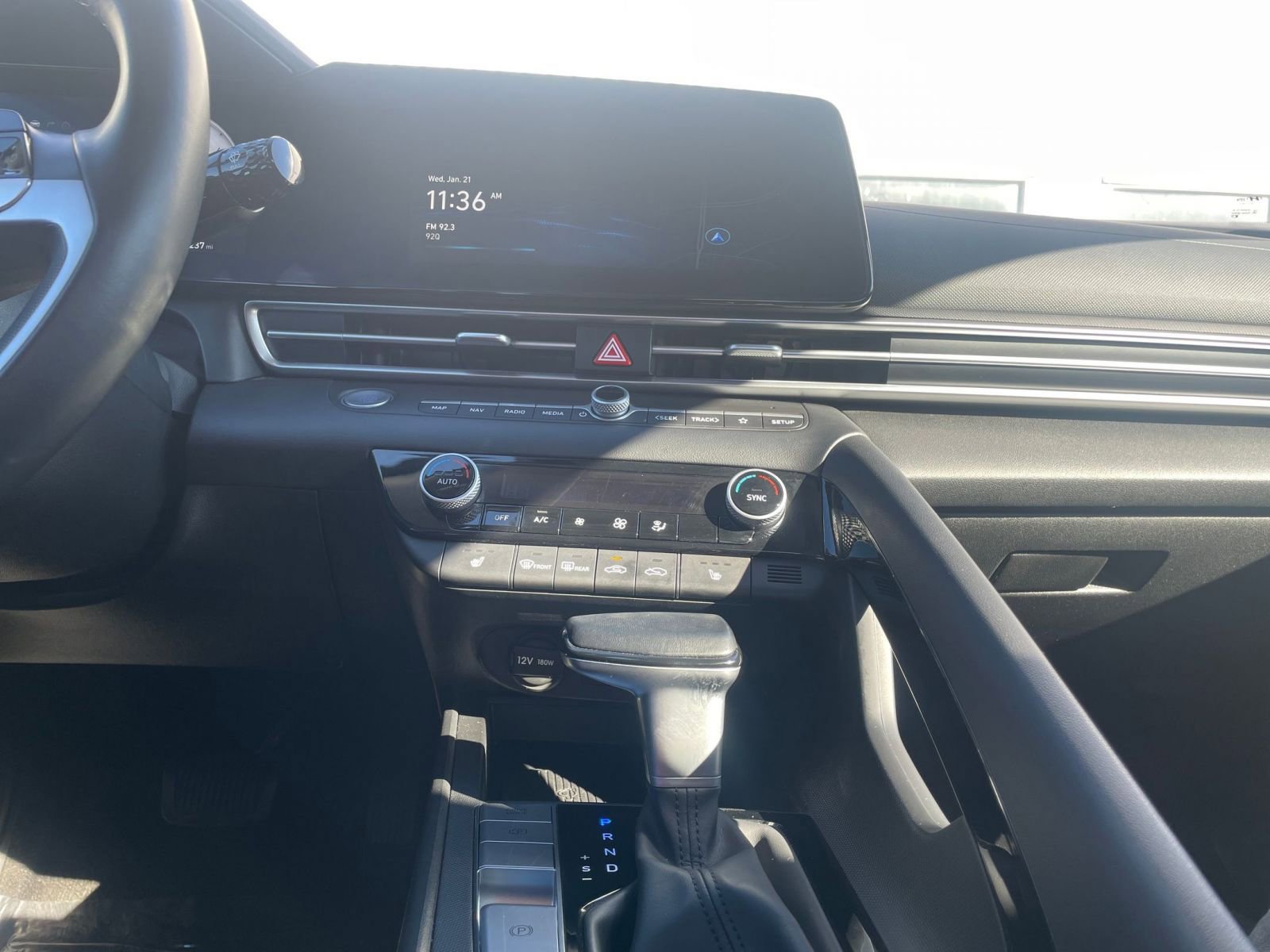 Used 2025 Hyundai Elantra SEL image 18