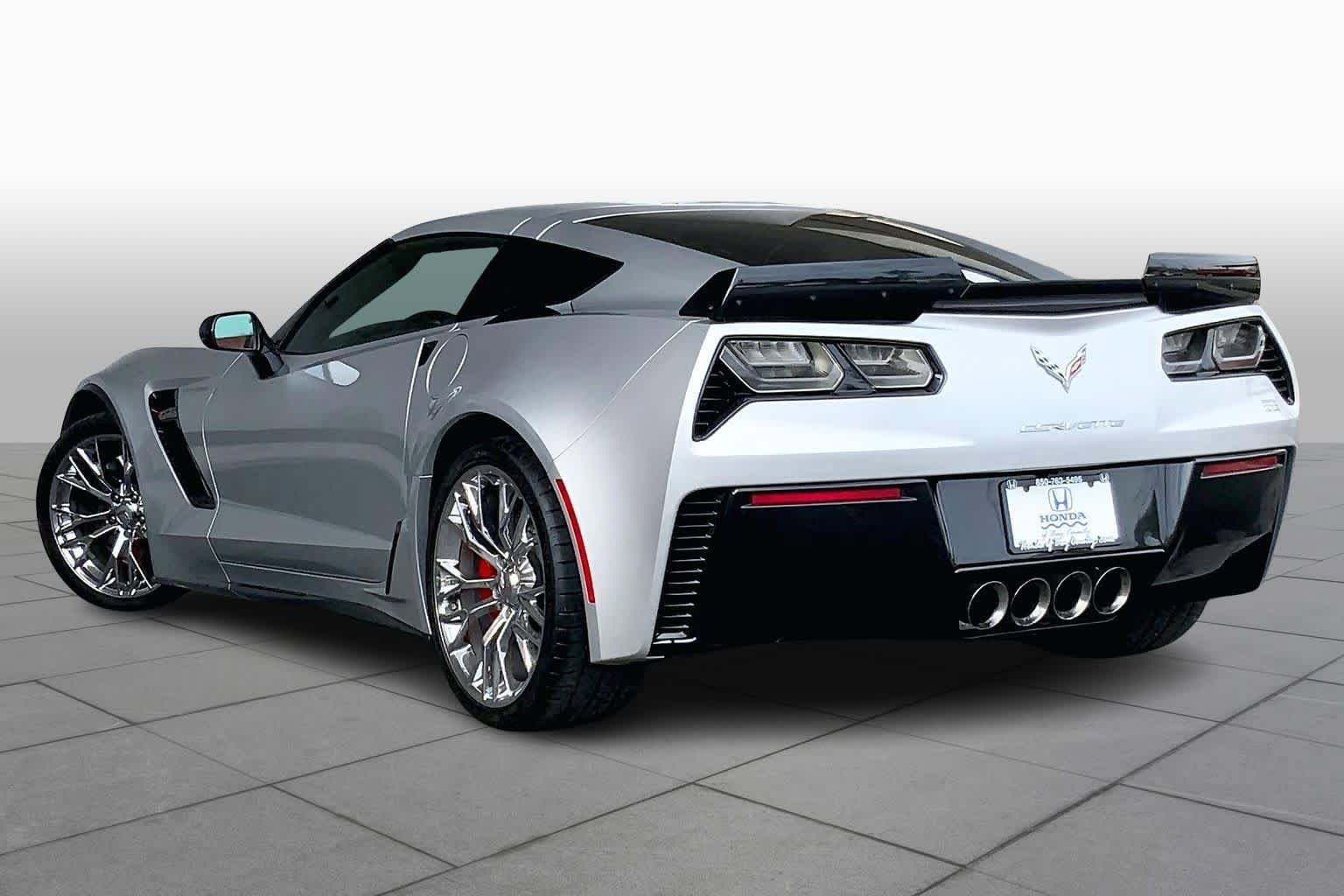 Used 2016 Chevrolet Corvette Z06 w/ 3LZ Preferred Equipment Group RWD image 12