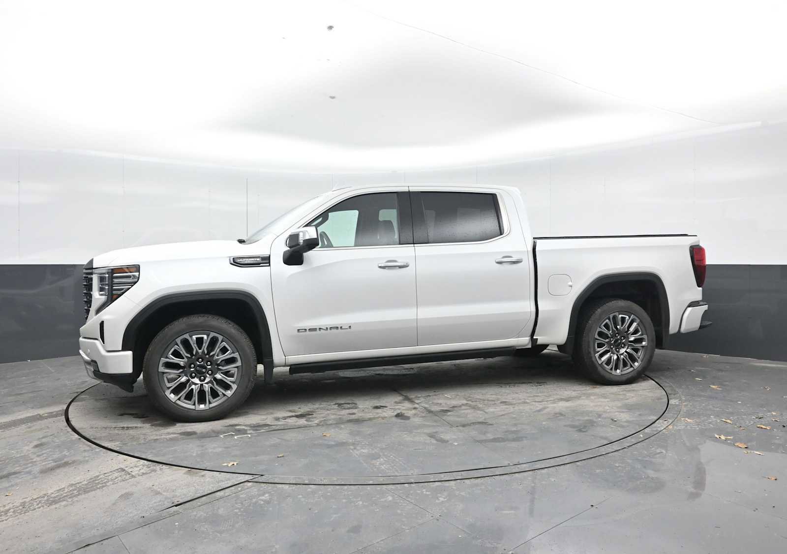 Used 2025 GMC Sierra 1500 Denali Ultimate AWD/4WD image 4