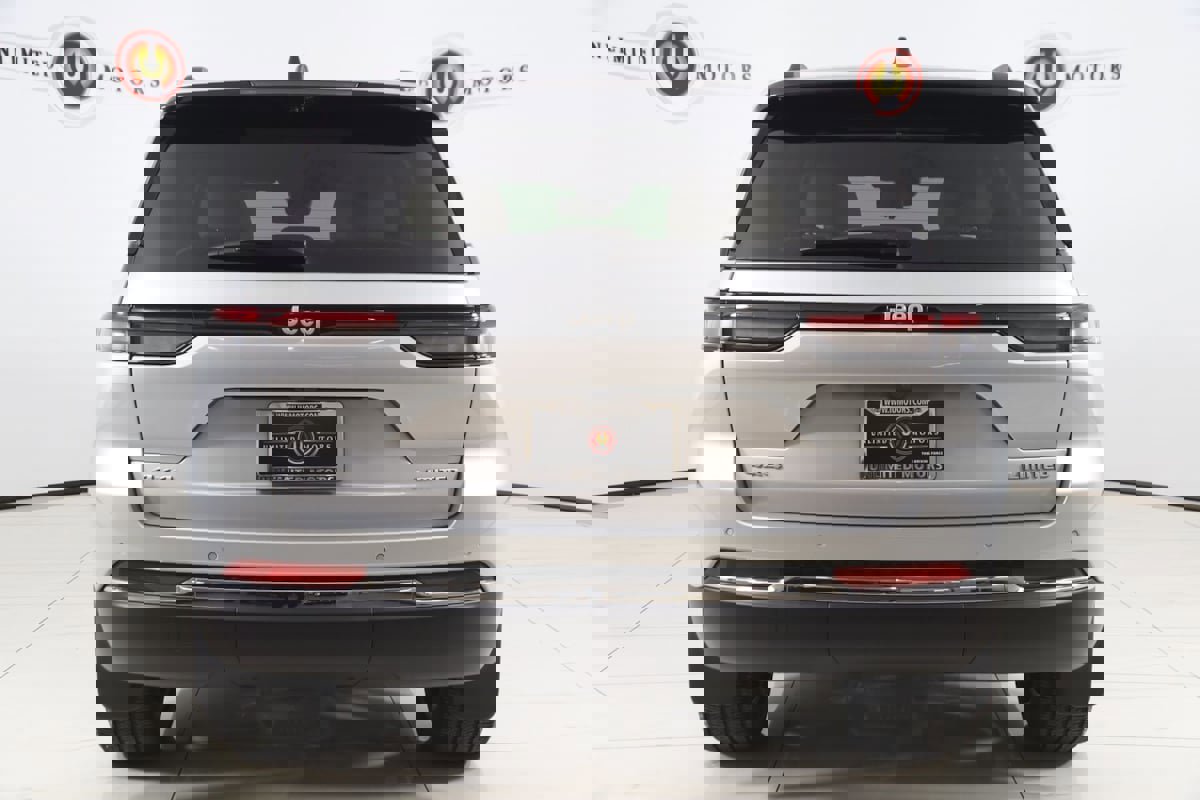 Used 2024 Jeep Grand Cherokee Limited w/ Luxury Tech Group II image 47