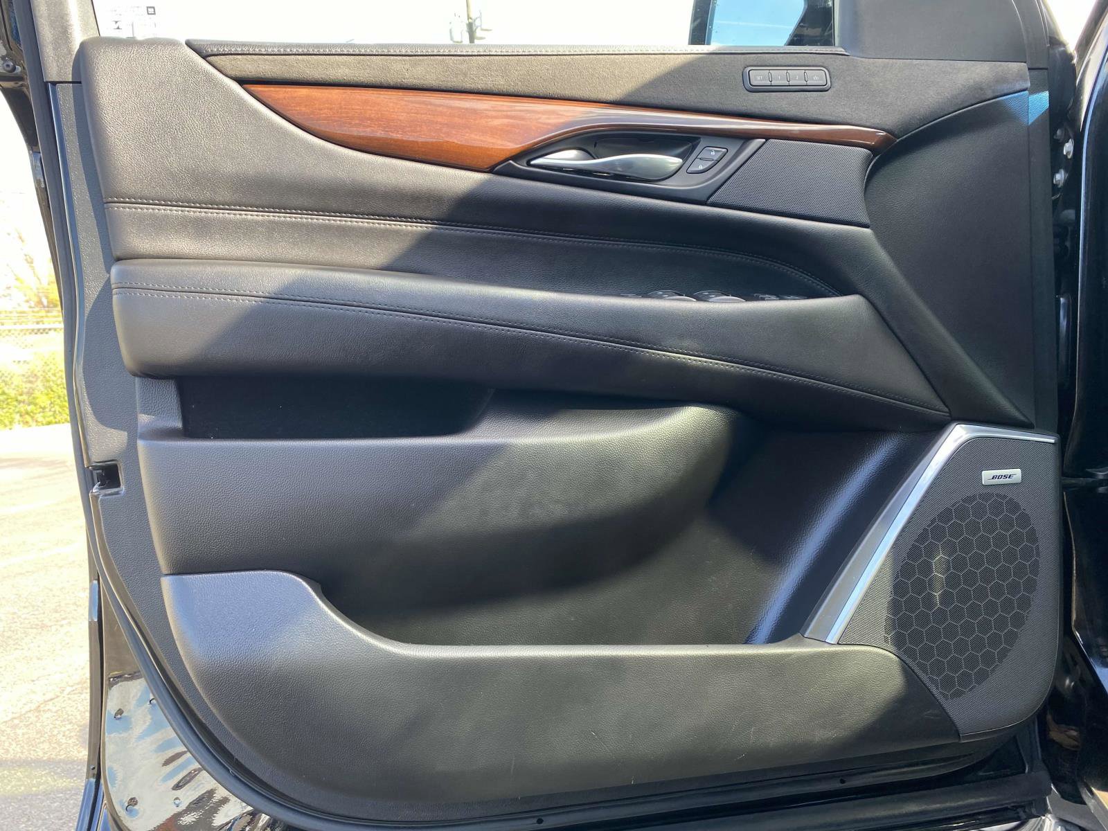 Used 2019 Cadillac Escalade Luxury image 17