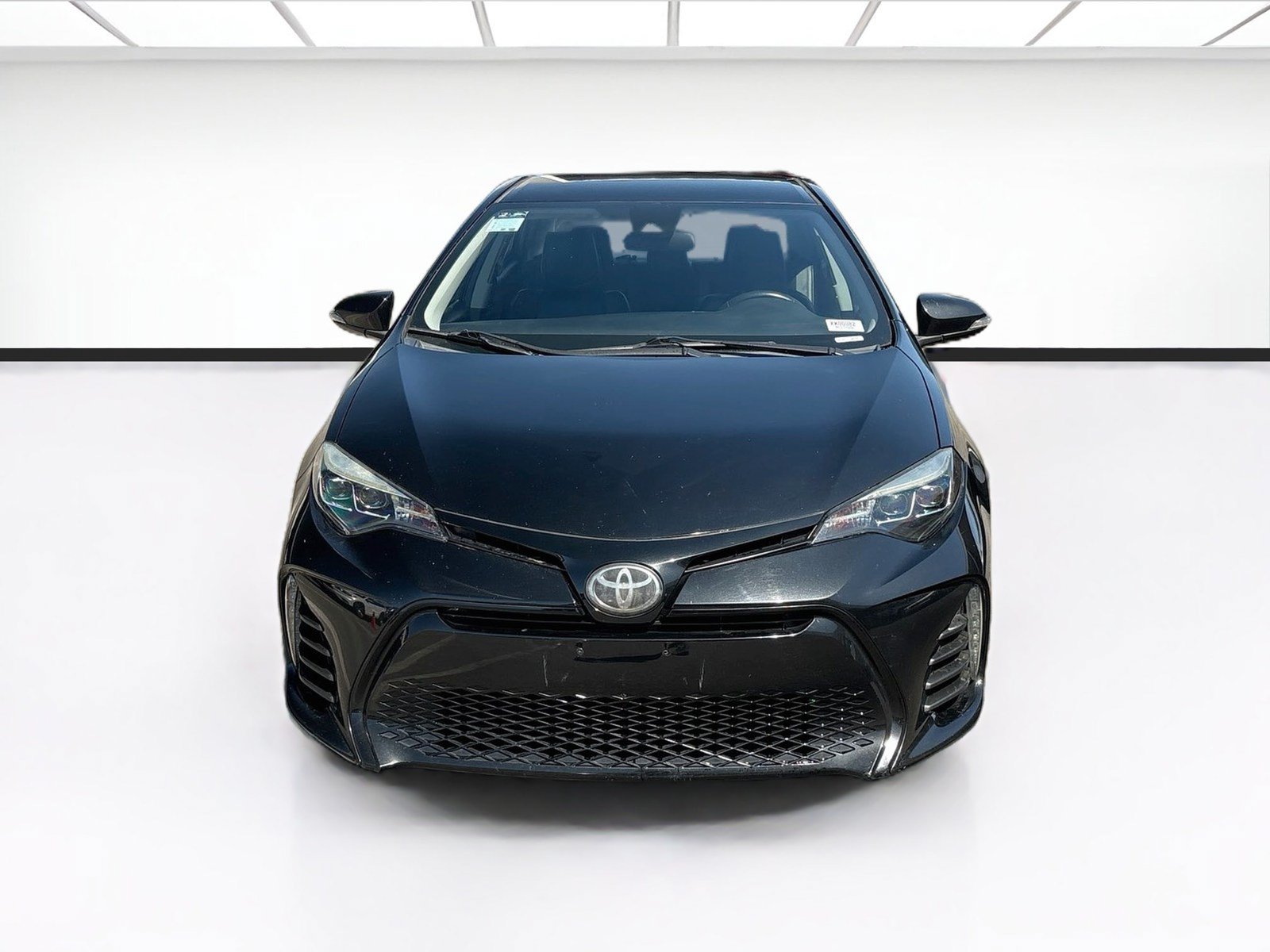Used 2019 Toyota Corolla SE FWD image 2