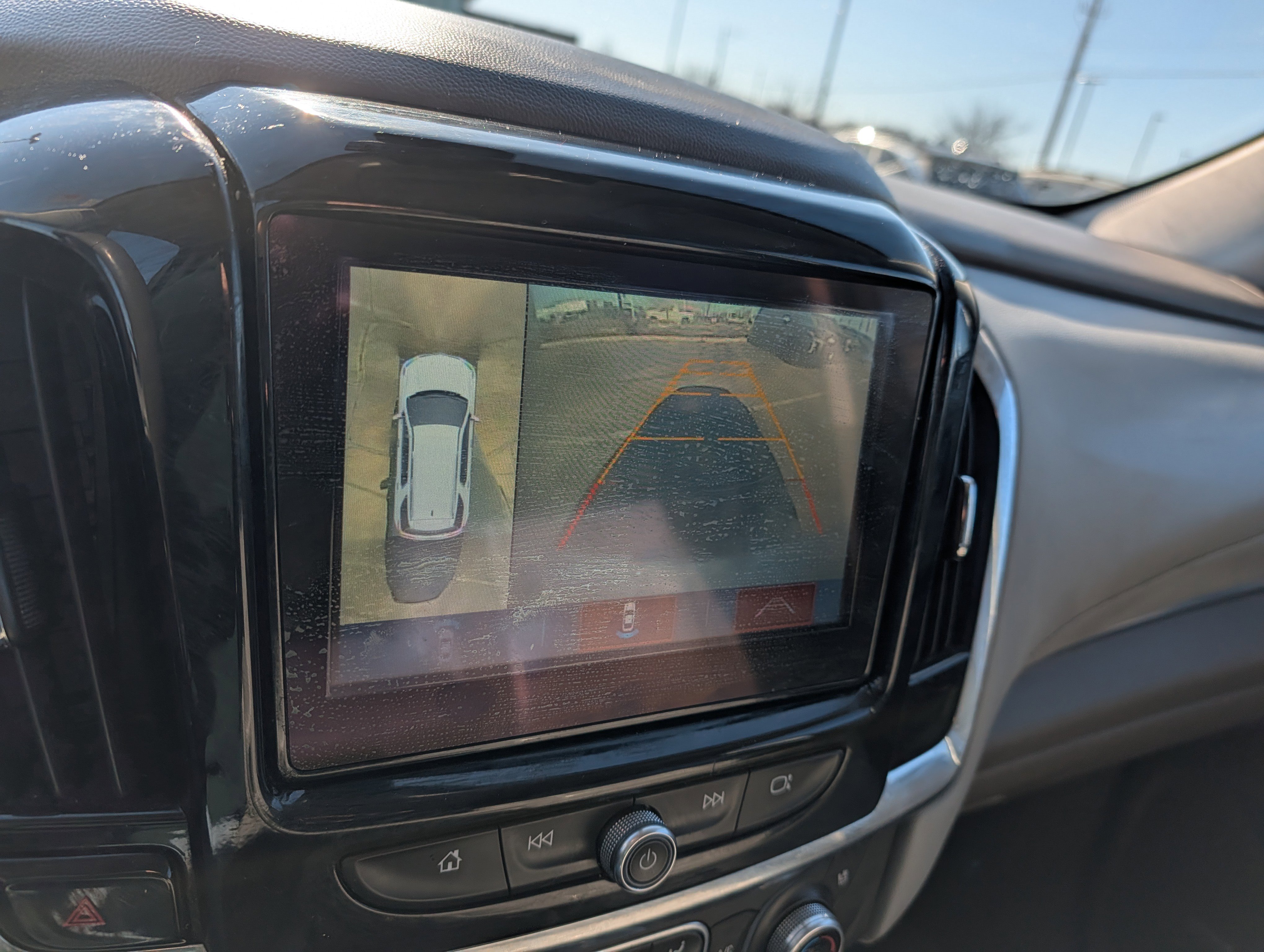 Used 2018 Chevrolet Traverse Premier image 17