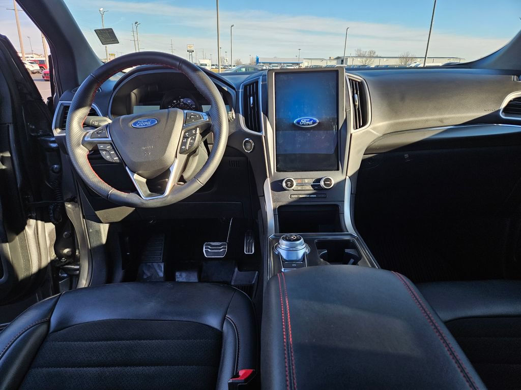 Used 2023 Ford Edge ST-Line w/ Class II Trailer Tow Package AWD/4WD image 16