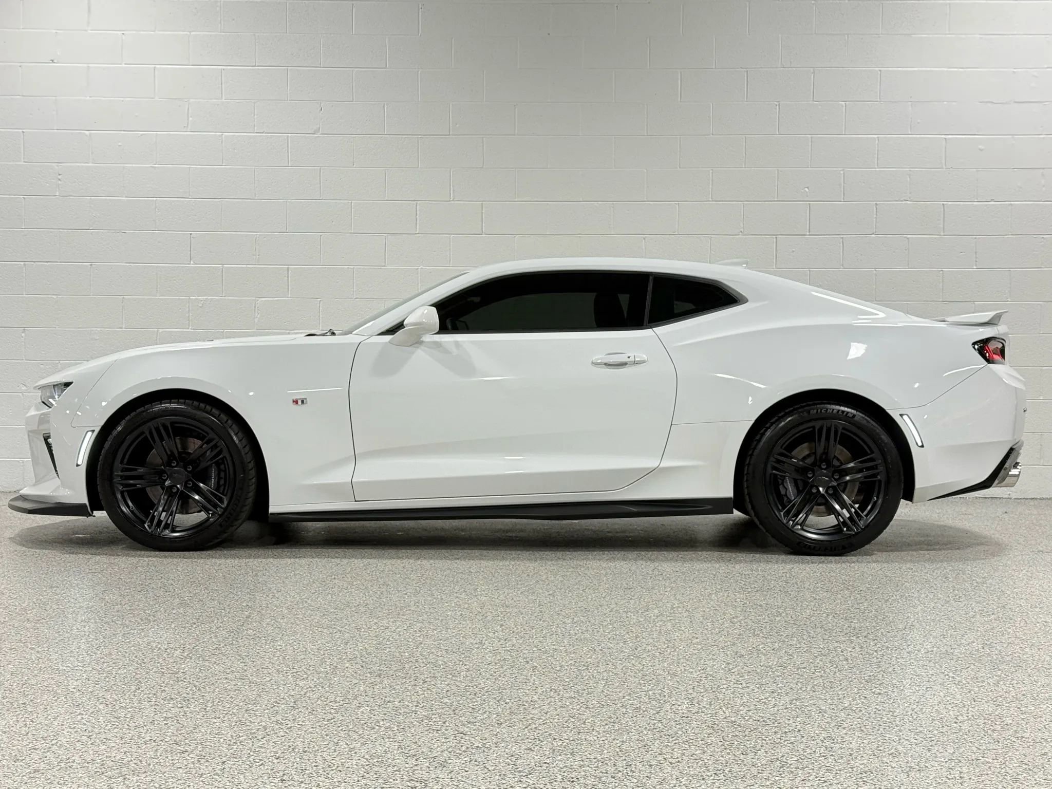 Used 2018 Chevrolet Camaro SS image 9