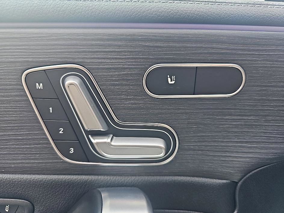 Used 2023 Mercedes-Benz CLA 250 4MATIC image 11