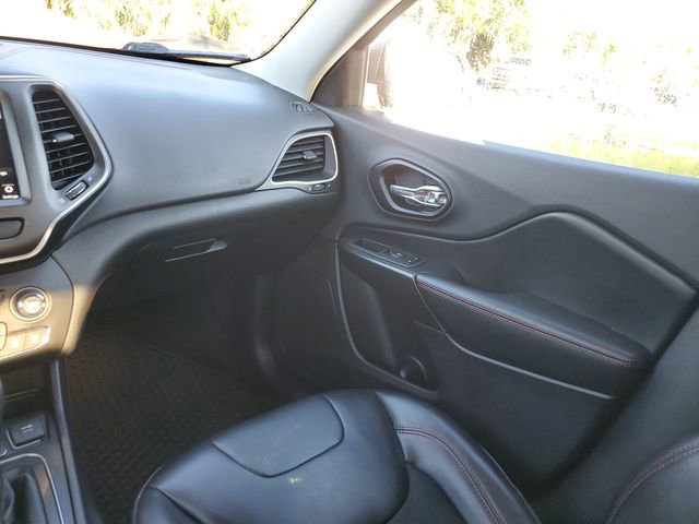 Used 2020 Jeep Cherokee Trailhawk w/ Technology Group image 10