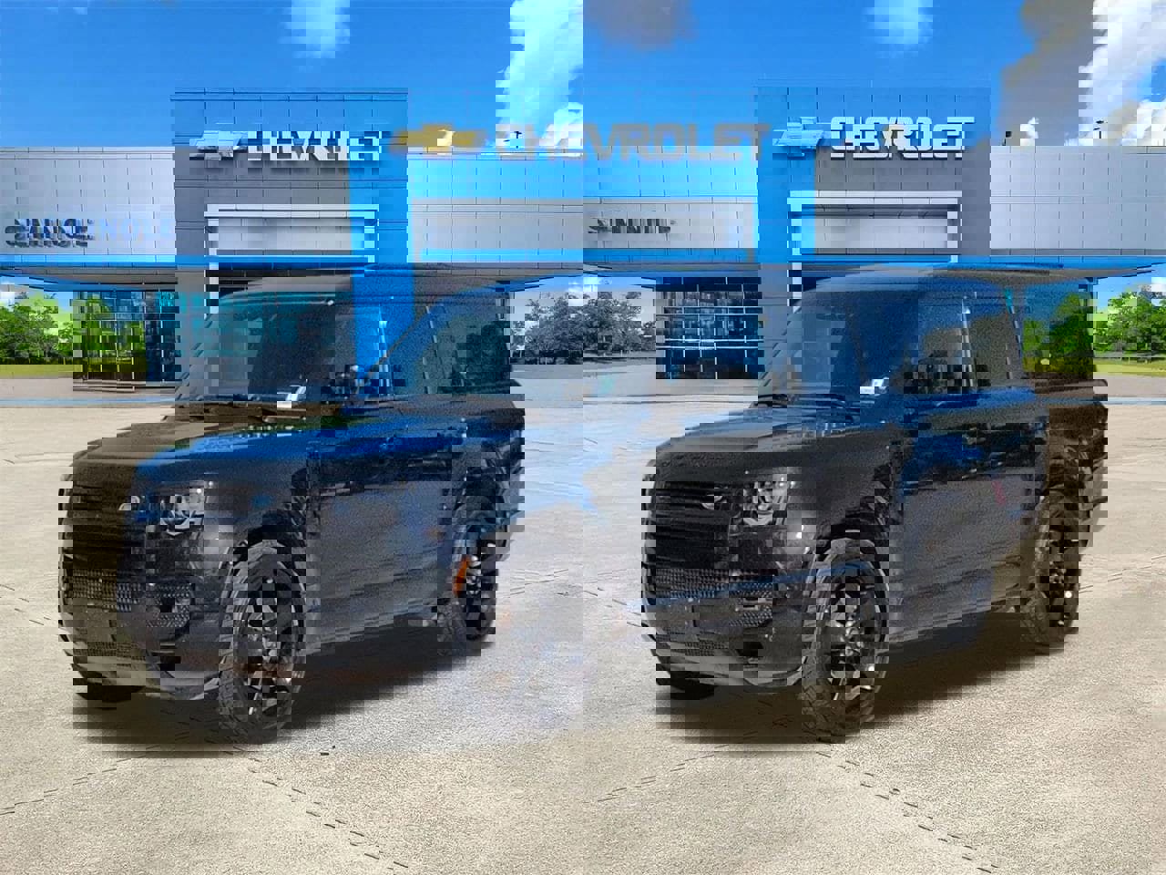 Used 2024 Land Rover Defender 130 X-Dynamic SE image 3