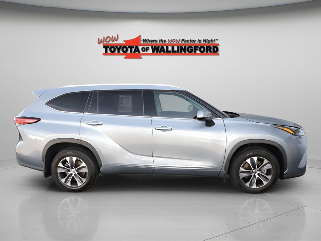 Used 2022 Toyota Highlander XLE w/ Protection Package #3 (TMS) AWD/4WD image 13