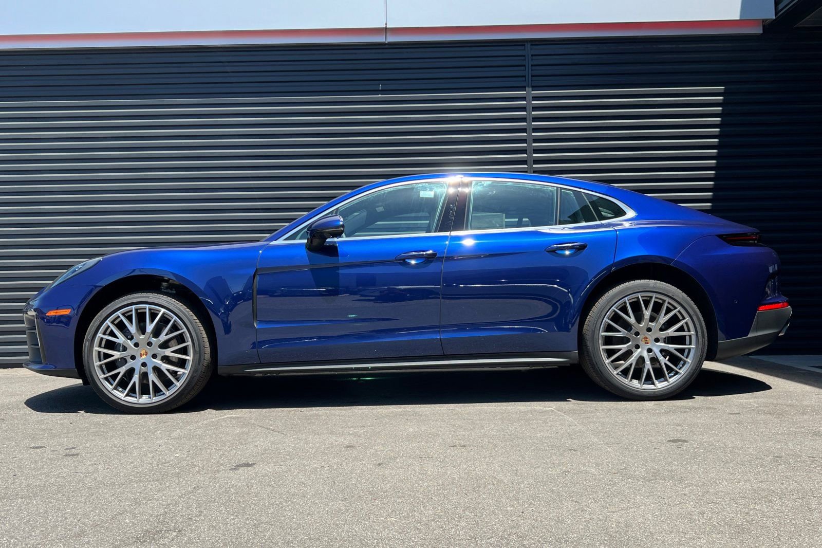Used 2024 Porsche Panamera 4 image 2