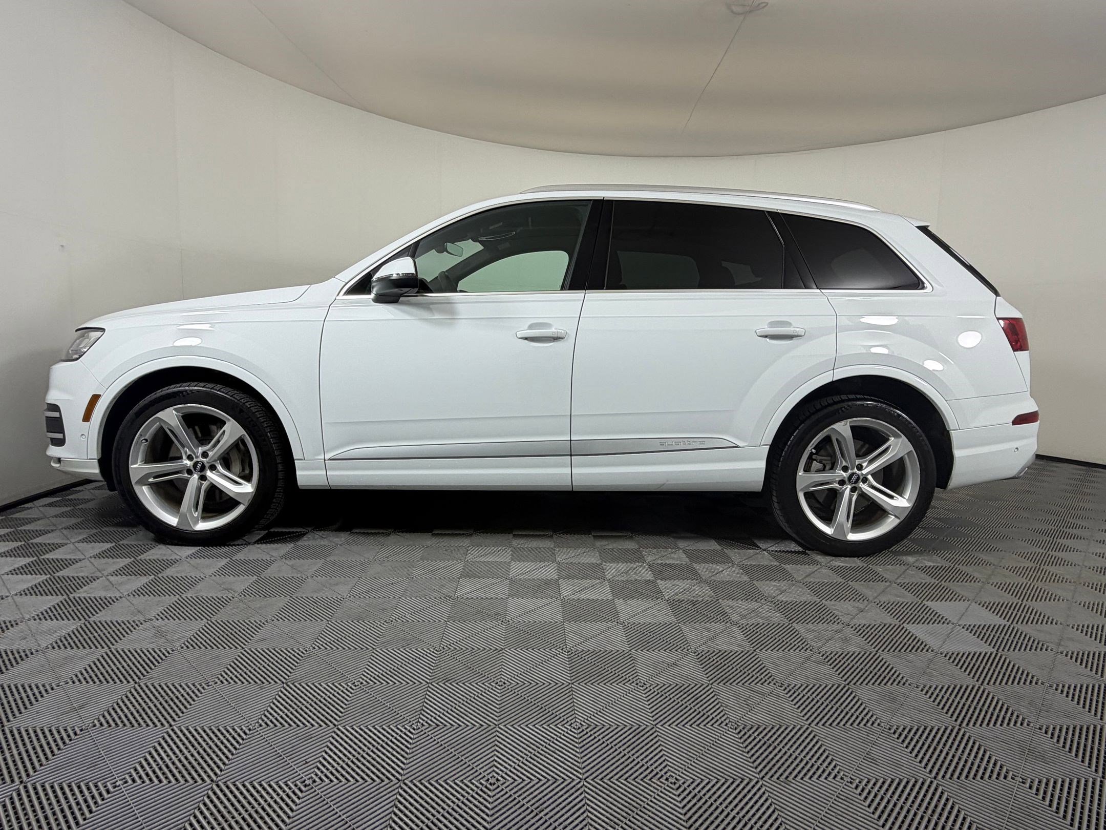 Used 2019 Audi Q7 3.0T Prestige w/ Prestige Package AWD/4WD image 2