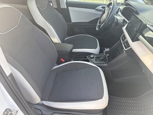 Certified 2025 Volkswagen Taos SE w/ Panoramic Sunroof Package image 33