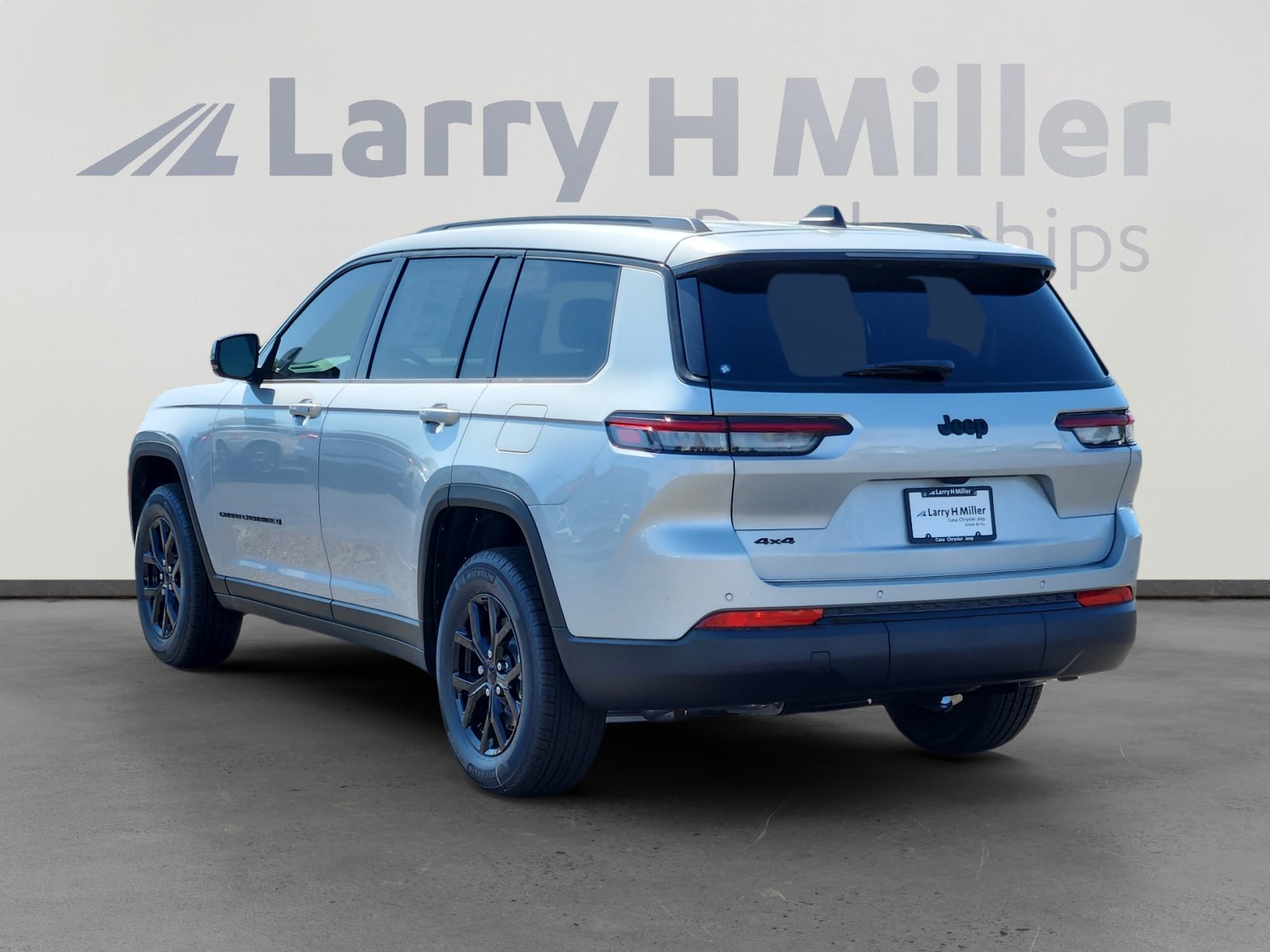 New 2025 Jeep Grand Cherokee L Altitude image 3