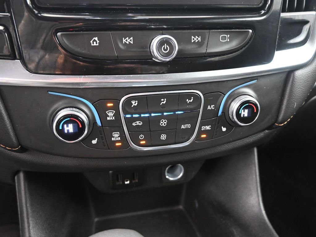 Used 2021 Chevrolet Traverse LT image 34