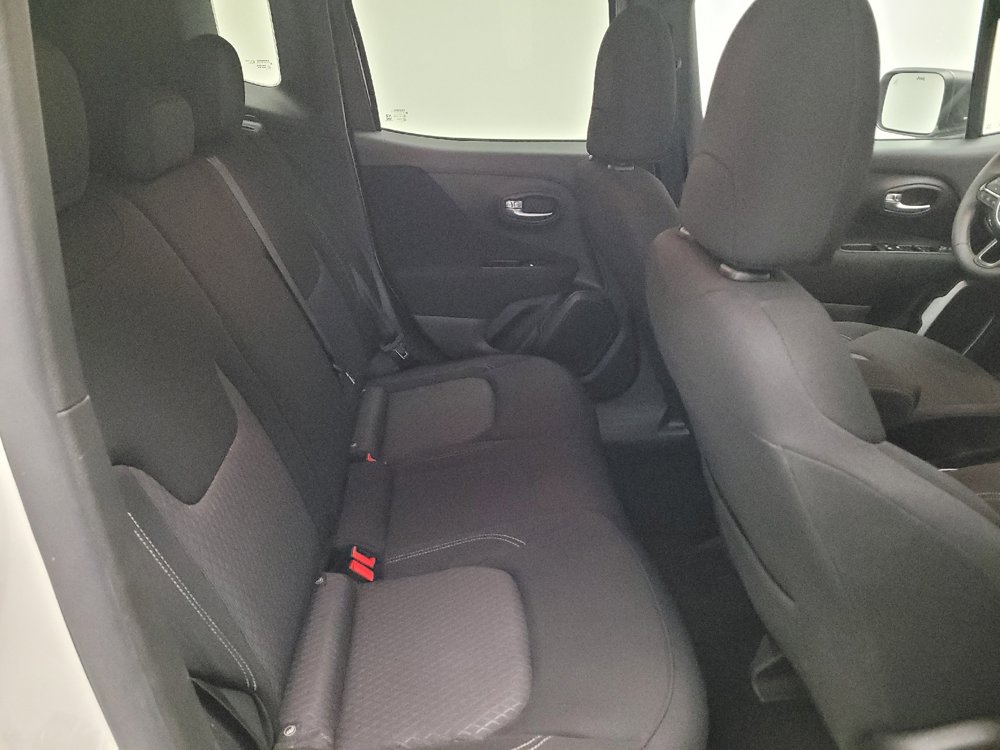 Used 2021 Jeep Renegade Latitude FWD image 19
