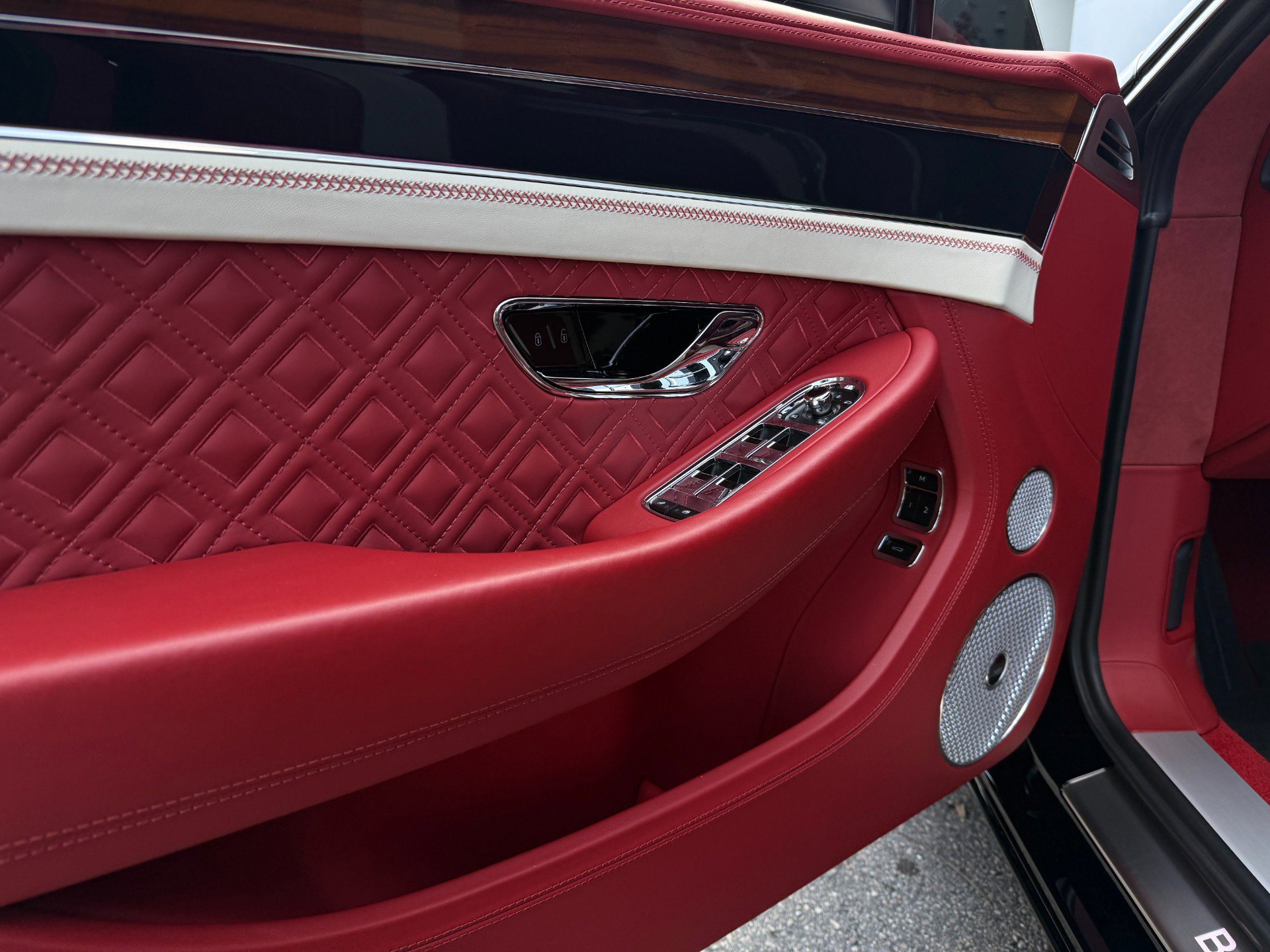 Used 2022 Bentley Continental GT image 25