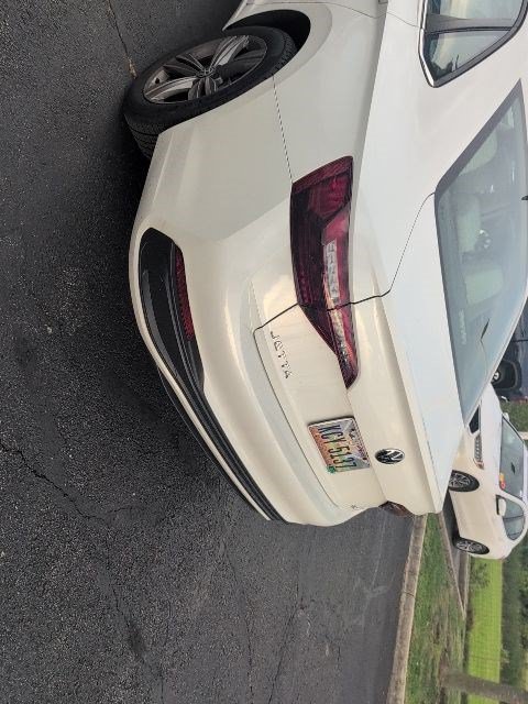 Used 2023 Volkswagen Jetta SE w/ Panoramic Sunroof Package FWD image 5