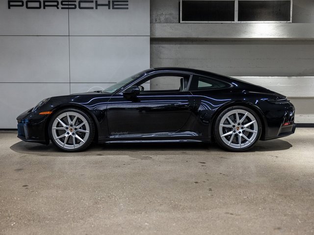 Used 2025 Porsche 911 Carrera GTS image 2