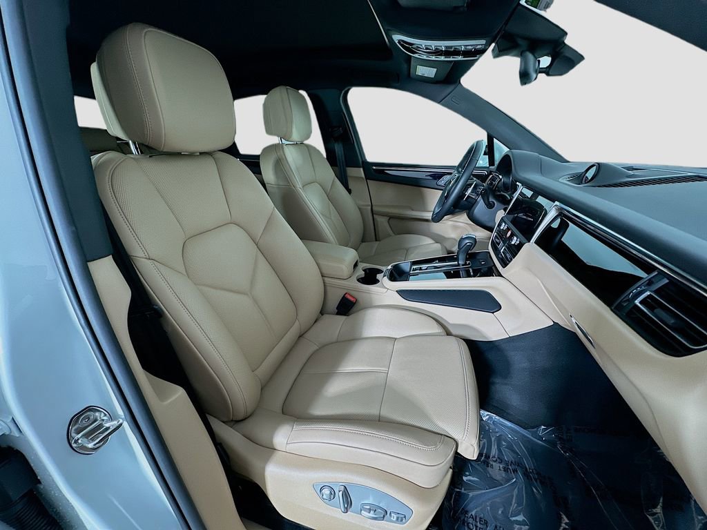 Used 2025 Porsche Macan image 31