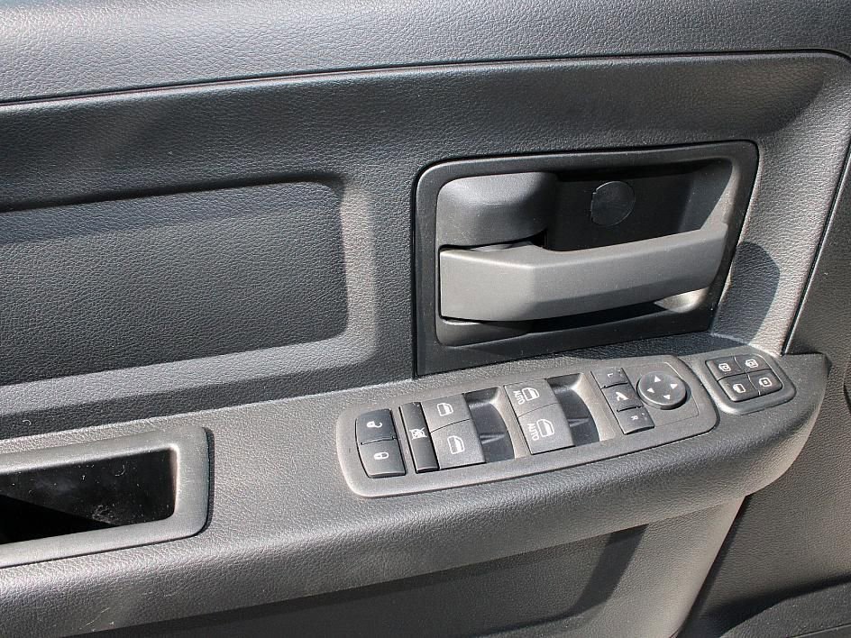 Used 2024 RAM 2500 Tradesman w/ Chrome Appearance Group image 9