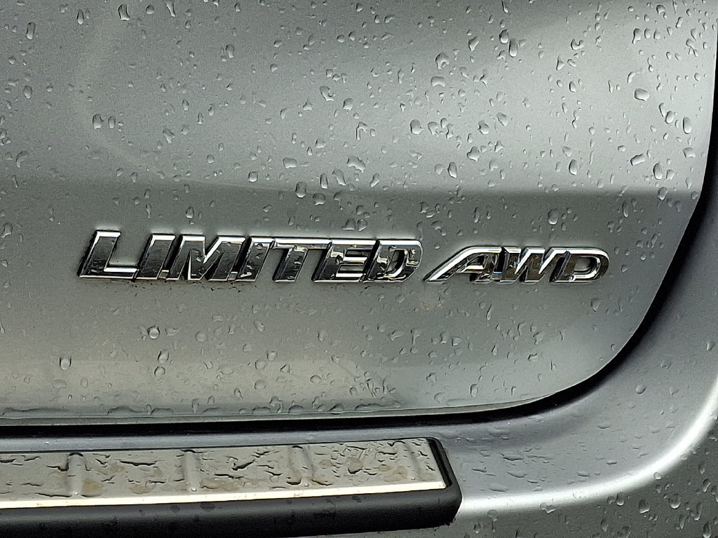 Used 2018 Toyota Highlander Limited Platinum w/ Carpet Mat Package (TMS) AWD/4WD image 10