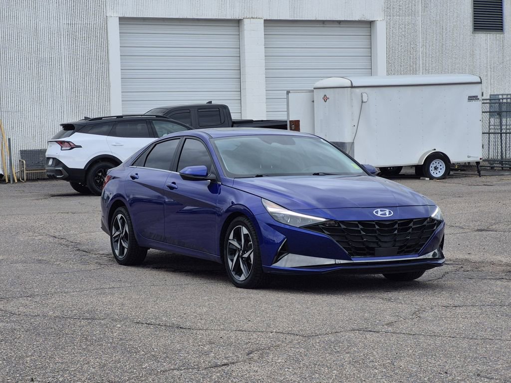 Used 2023 Hyundai Elantra Limited w/ Preferred Accessory Package FWD image 2