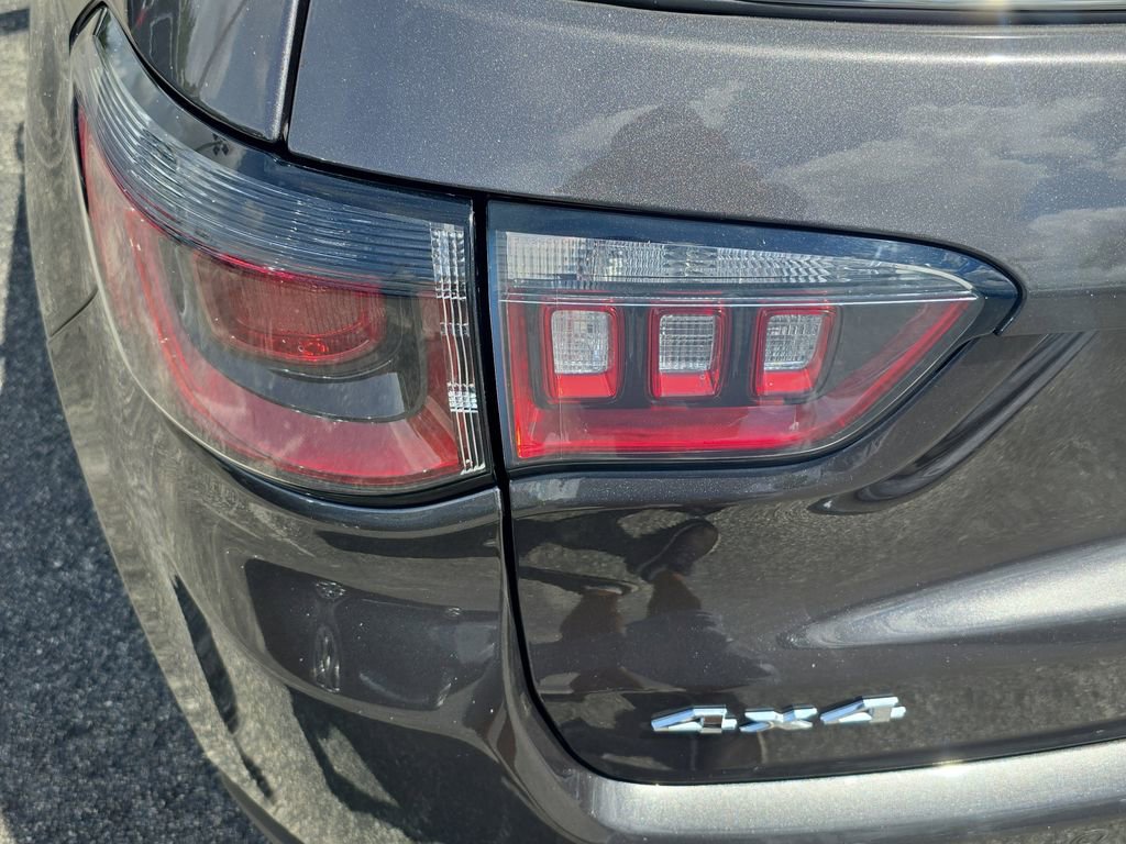 Used 2022 Jeep Compass Limited image 7