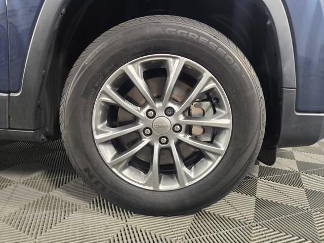 Used 2020 Jeep Cherokee Latitude Plus w/ Comfort/Convenience Group AWD/4WD image 12