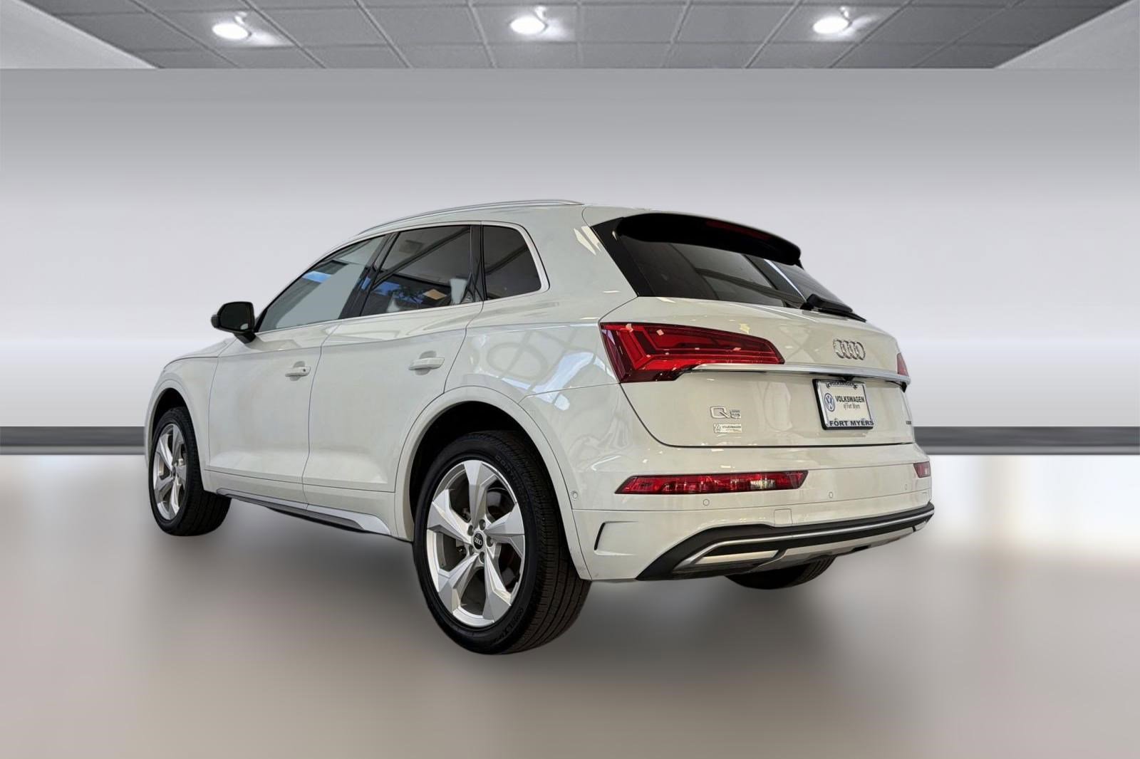 Used 2021 Audi Q5 Prestige w/ Prestige Package image 3