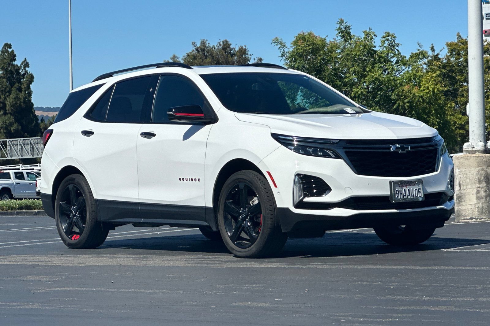 Used 2023 Chevrolet Equinox Premier FWD image 2