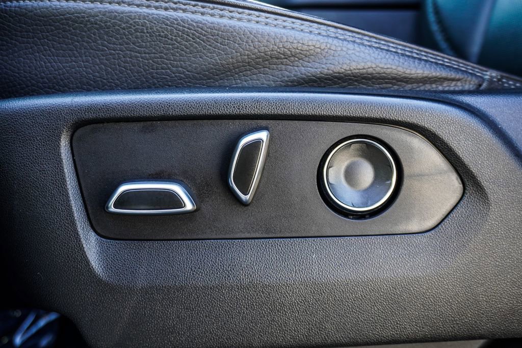 Used 2021 GMC Yukon Denali w/ Denali Premium Package image 7