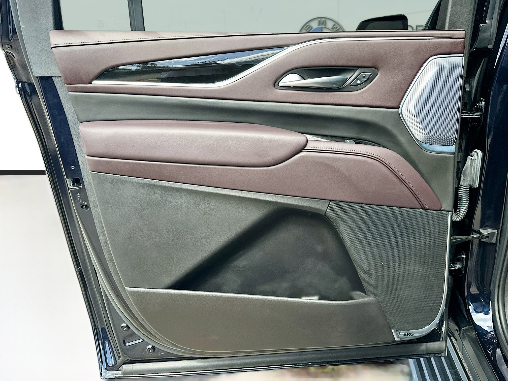 Used 2022 Cadillac Escalade ESV Sport Platinum w/ LPO, ONYX Package image 28