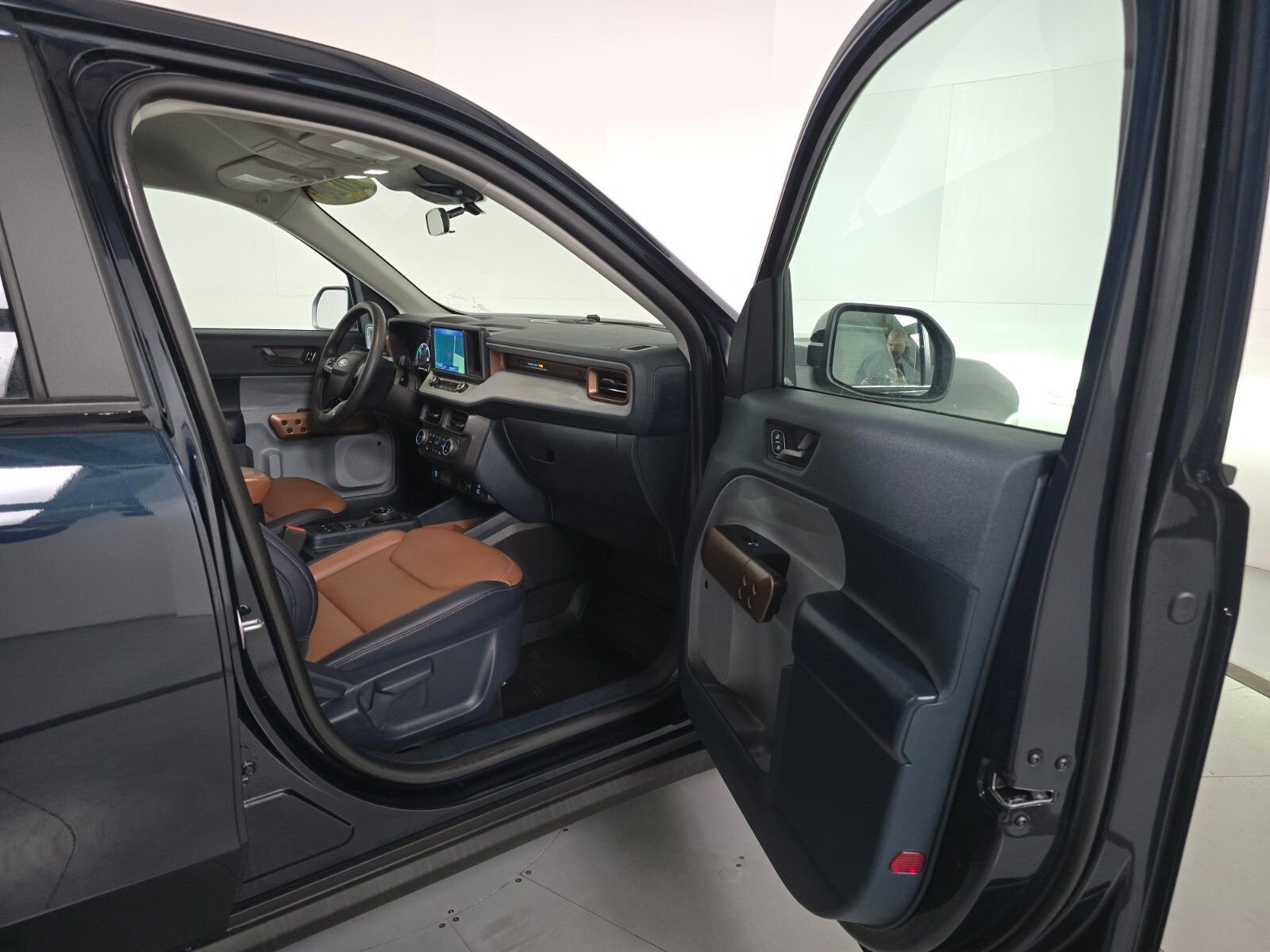 Used 2023 Ford Maverick Lariat w/ Lariat Luxury Package image 16