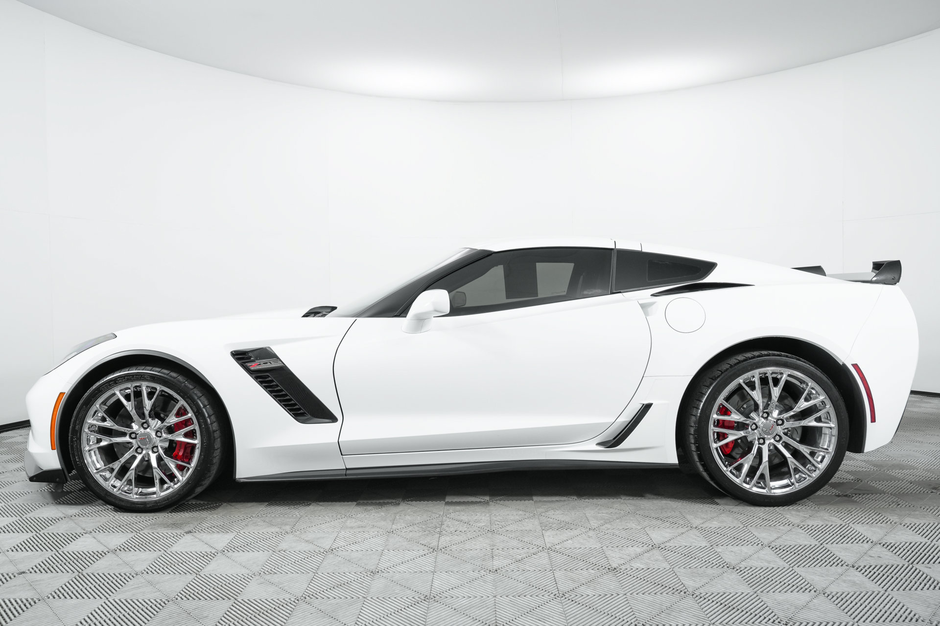 Used 2015 Chevrolet Corvette Z06 w/ 3LZ Preferred Equipment Group RWD image 98
