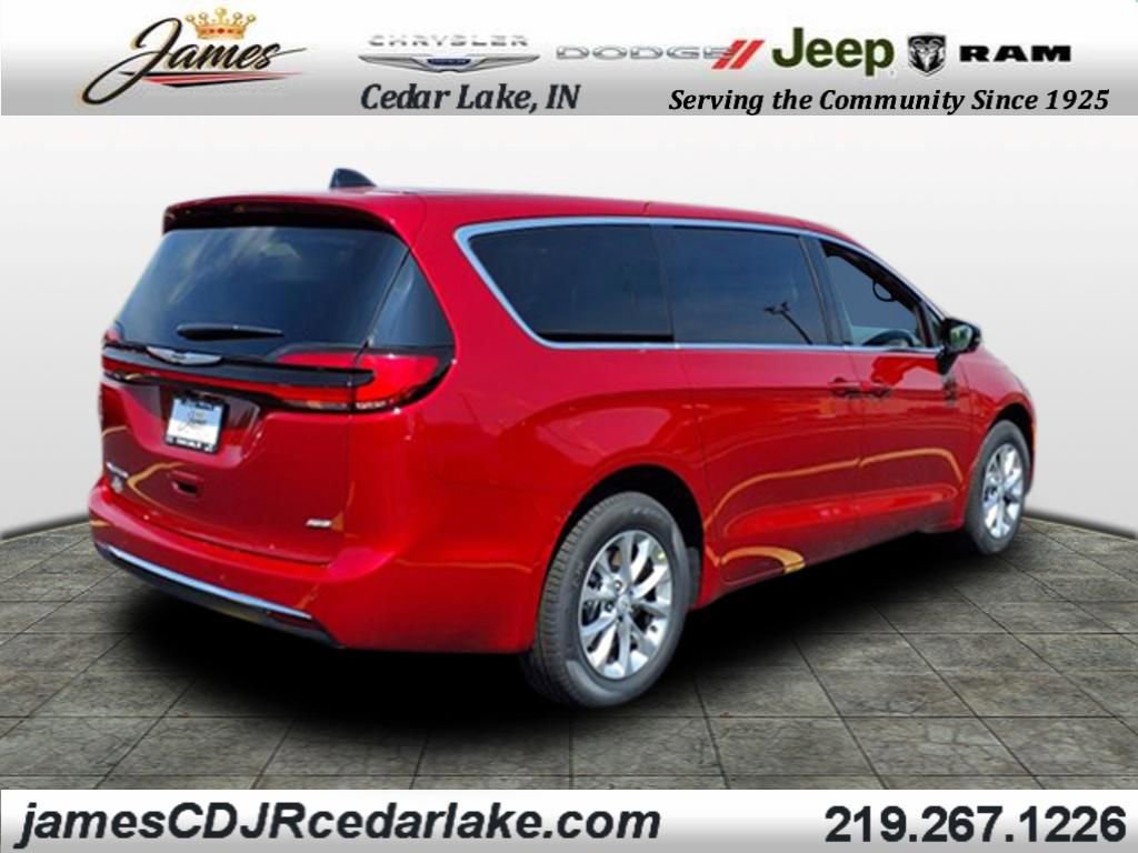 New 2026 Chrysler Pacifica Select image 4