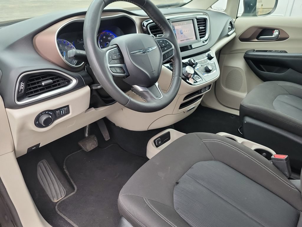 Used 2023 Chrysler Voyager LX FWD image 19