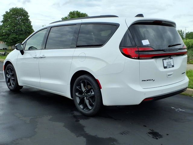New 2027 Chrysler Pacifica Select FWD image 4