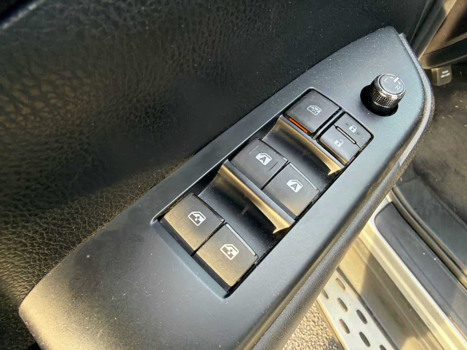 Used 2018 Toyota Highlander SE image 24